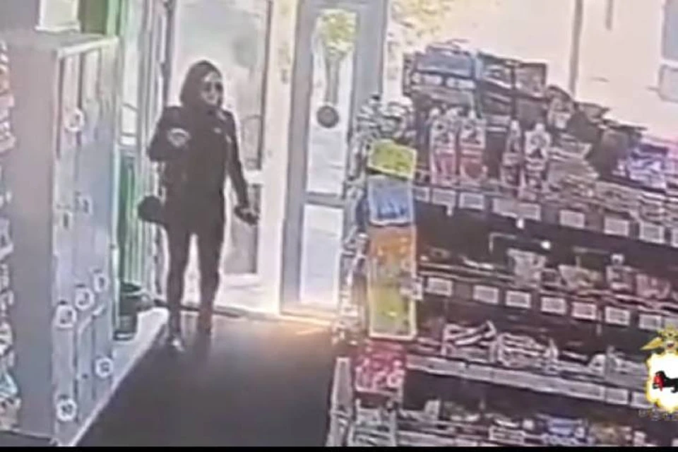 В Иркутске разыскивают женщину, потратившую 13 тысяч с чужой карты