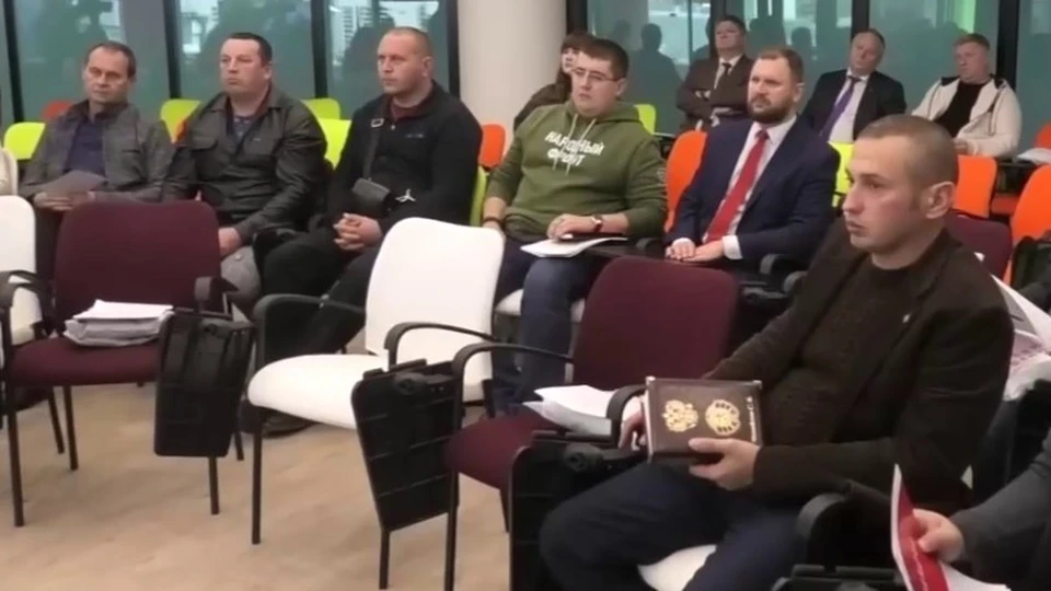В ЛНР состоялась первая учредительная конференция регштаба Народного фронта. Фото - скриншот с видео