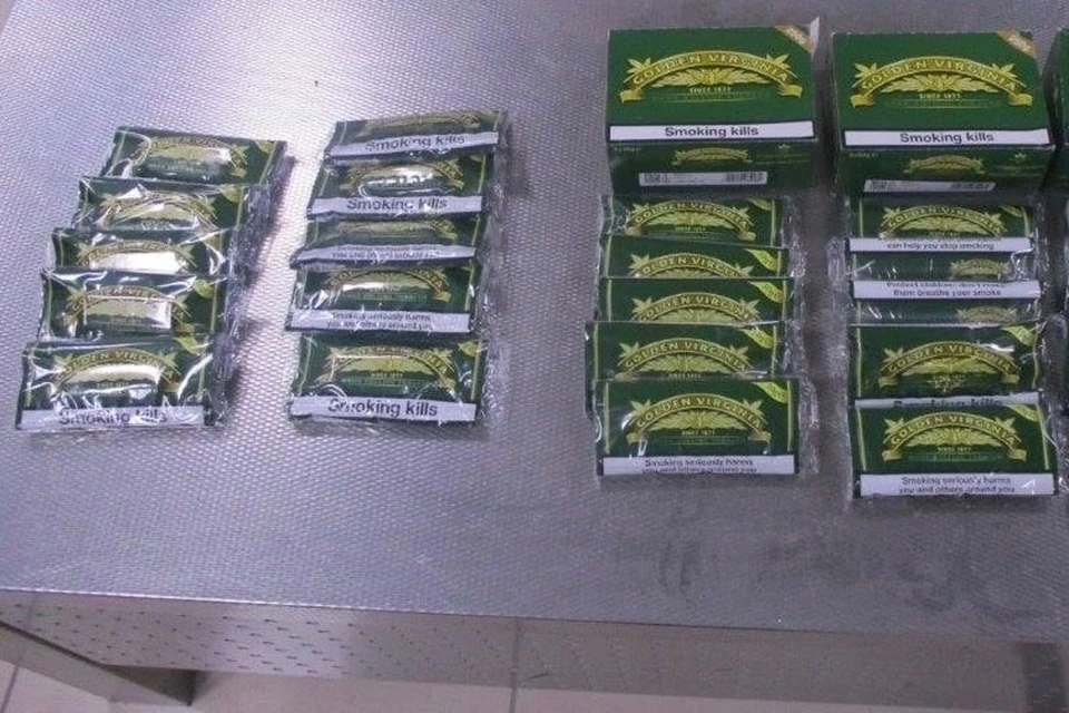 При себе у пассажира нашли 25 пакетиков табачной продукции. Фото: Уральское таможенное управление