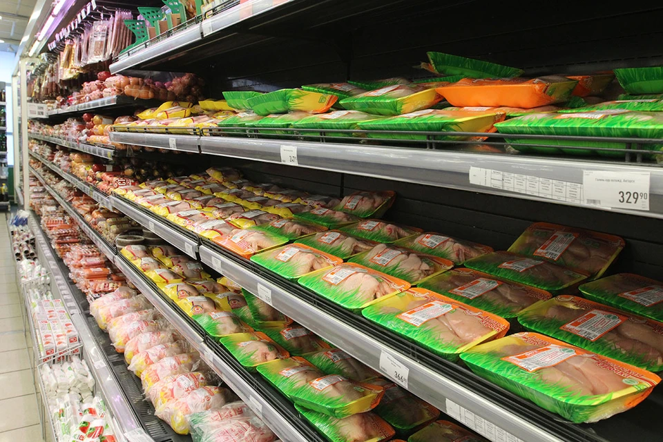 Минсельхоз и эксперты уверяют: курятины на рынке хватает, хотя цены растут