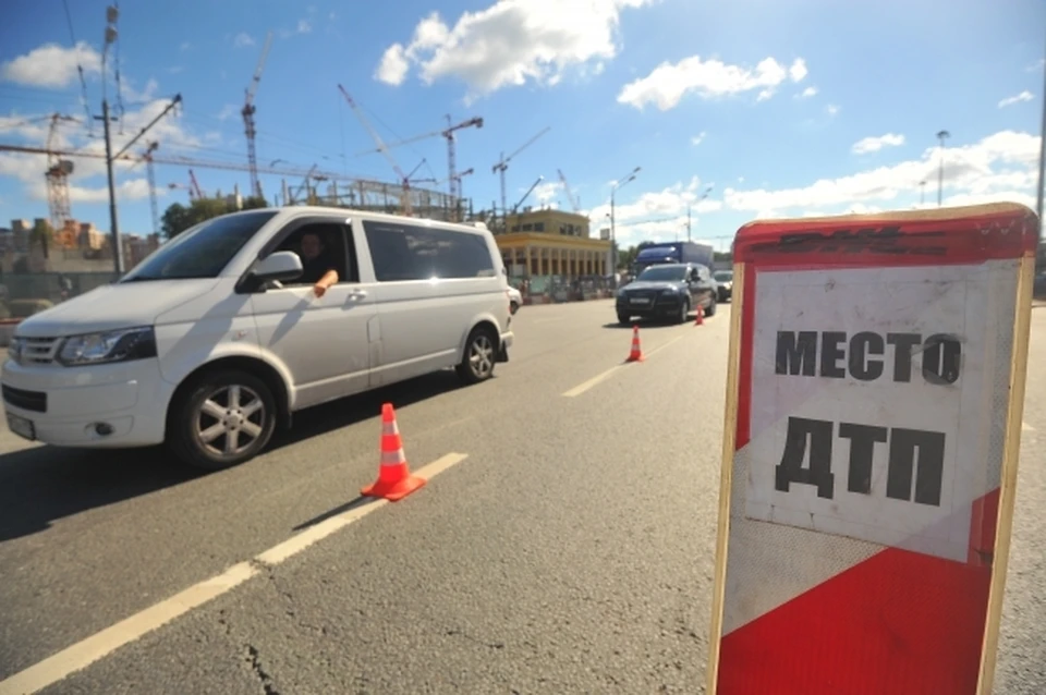 В Ростове-на-Дону 11-летняя девочка едва не погибла под колесами иномарки