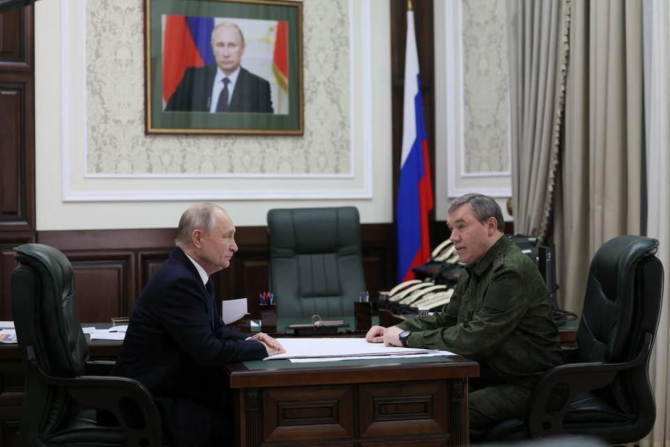 Президент России Владимир Путин и начальник Генштаба Валерий Герасимов.