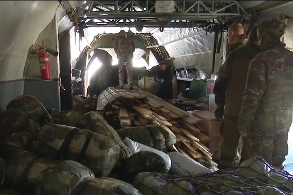 Военным передали технику, строительные материалы и вещи. Фото: сайт правительства Ростовской области