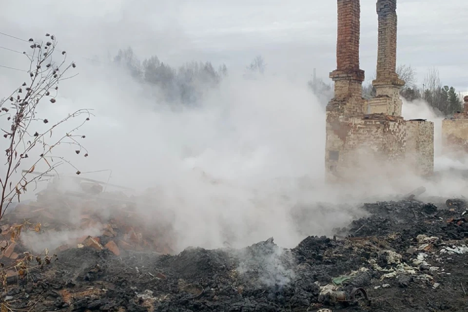 На месте пожара нашли тело человека. Фото: СУ СКР по Кировской области