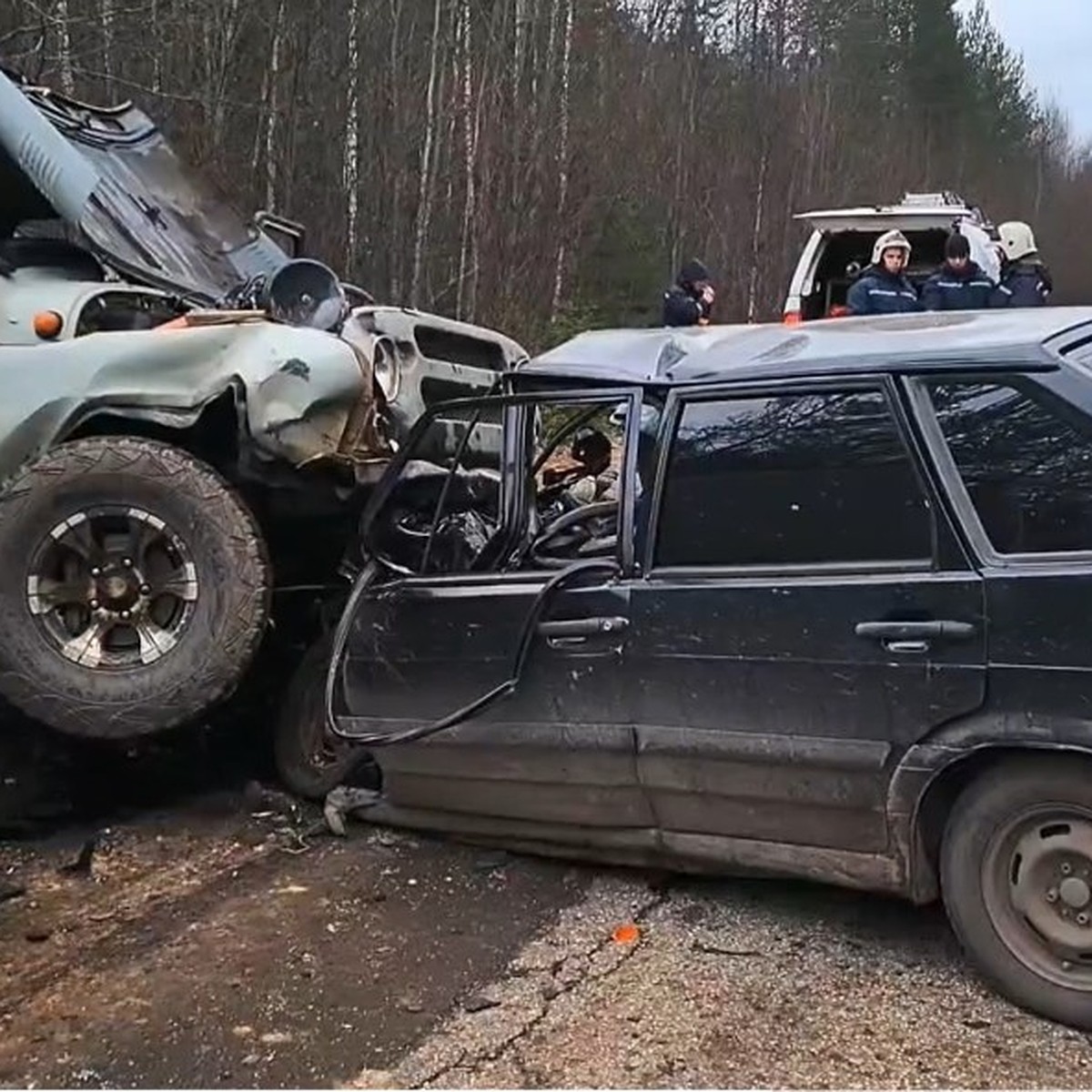 Жуткая авария на трассе под Сыктывкаром: погибли двое, трое пострадали -  KP.RU