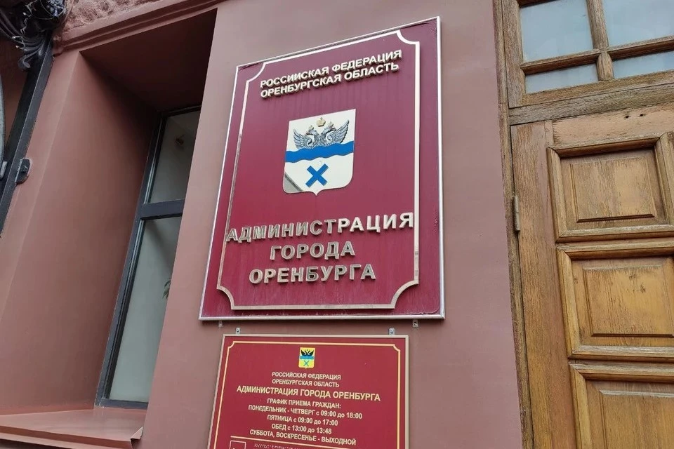 Они написали заявления по собственному желанию.