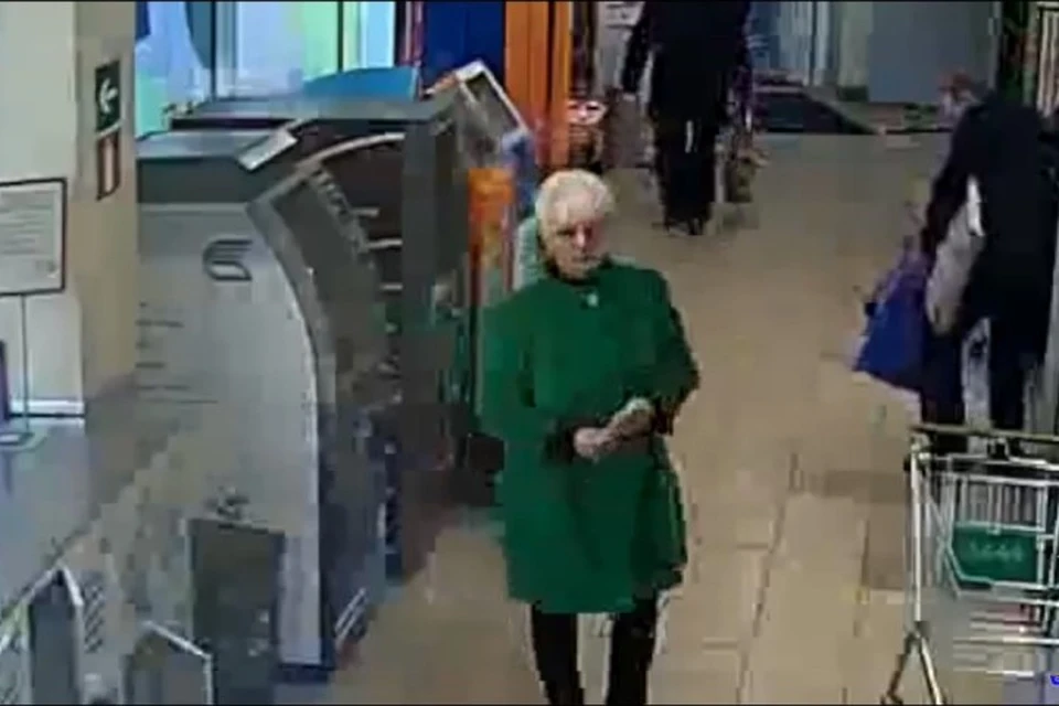 С этой гражданкой очень хотят познакомиться полицейские.