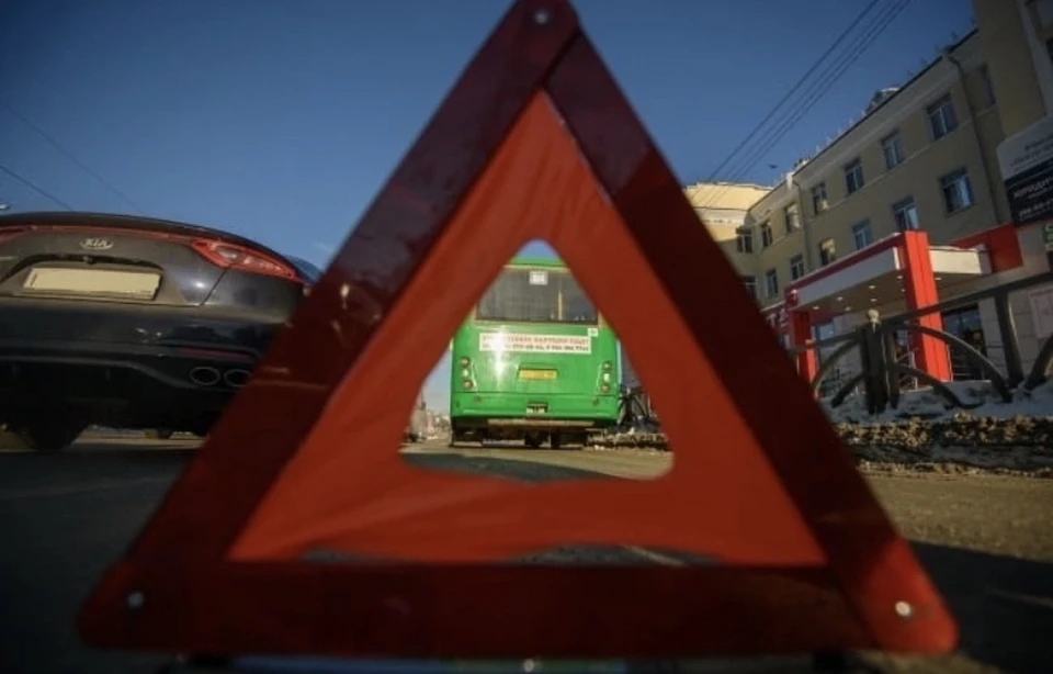 Микроавтобус Volkswagen попал в ДТП под Смоленском.