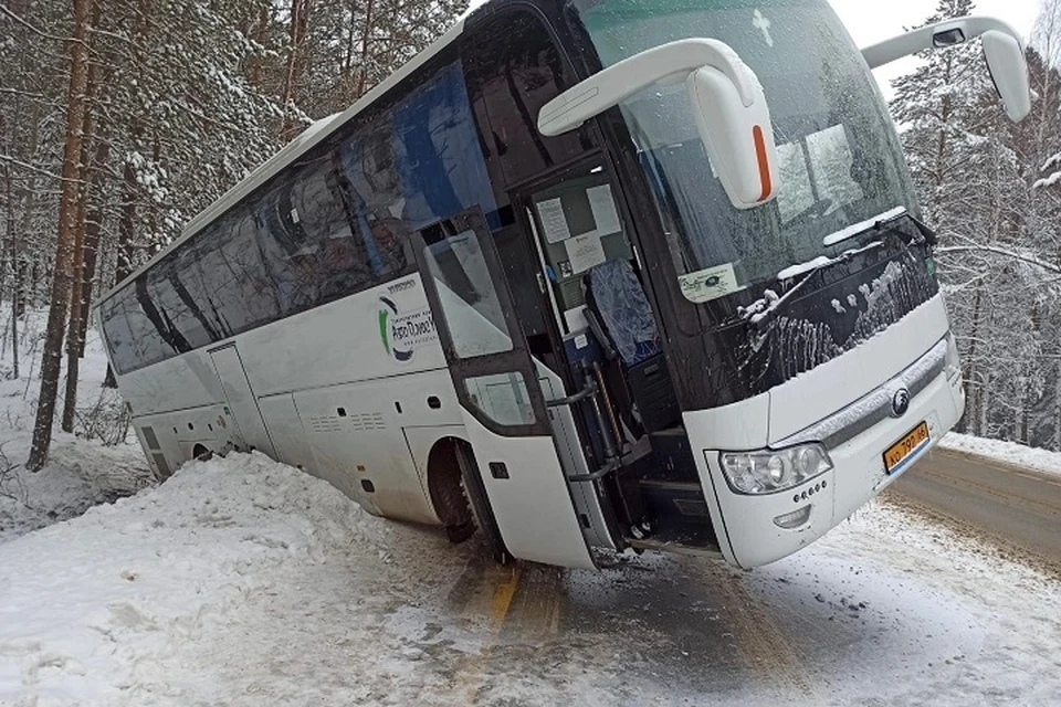 Авария произошла ранним утром 30 октября на трассе «Екатеринбург - Нижний Тагил - Серов». Фото: ГИБДД по Свердловской области