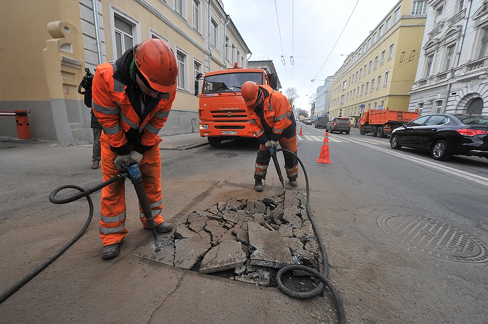 Большая часть средств была потрачена на строительство и реконструкцию дорожных объектов.