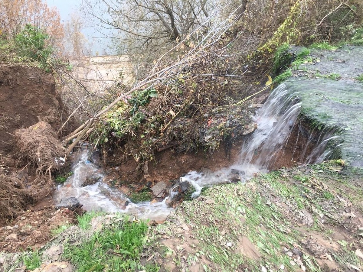 В Калуге вторую неделю подряд канализационные отходы текут в Яченское  водохранилище - KP.RU