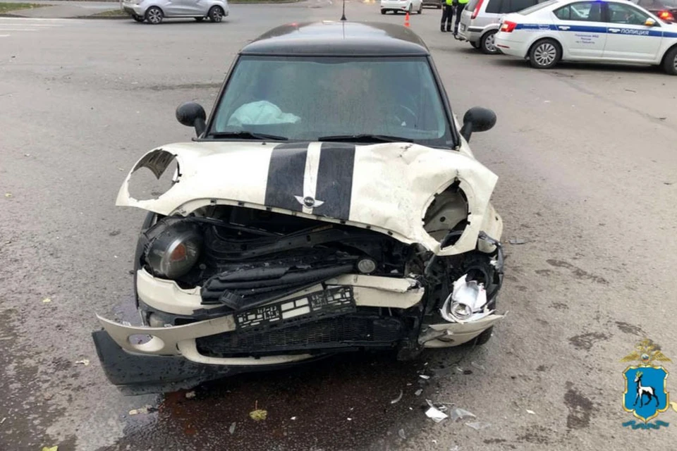 ДТП «собрало» две Ford Fusion, MINI One и Renault Symbol.