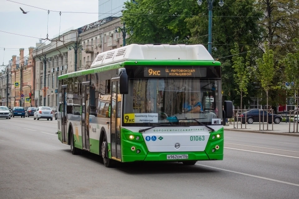 В Ростове в ДТП с пассажирским автобусом пострадали два человека