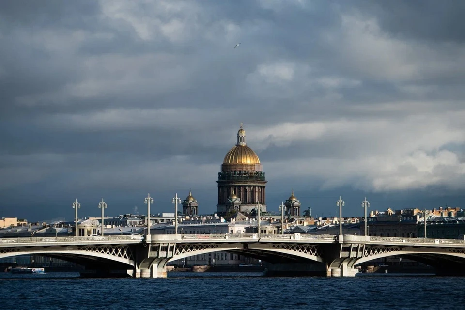 Пасмурная и дождливая погода сохранится в Петербурге на неделе с 7 по 12 октября.