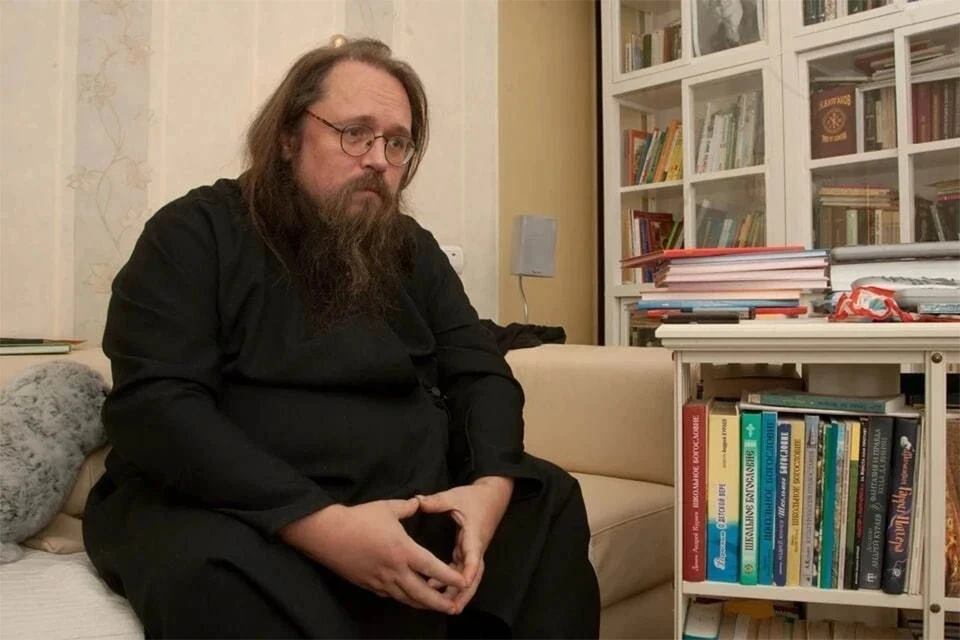 Лишенный сана священник Кураев сообщил, что уехал из России в Прагу.