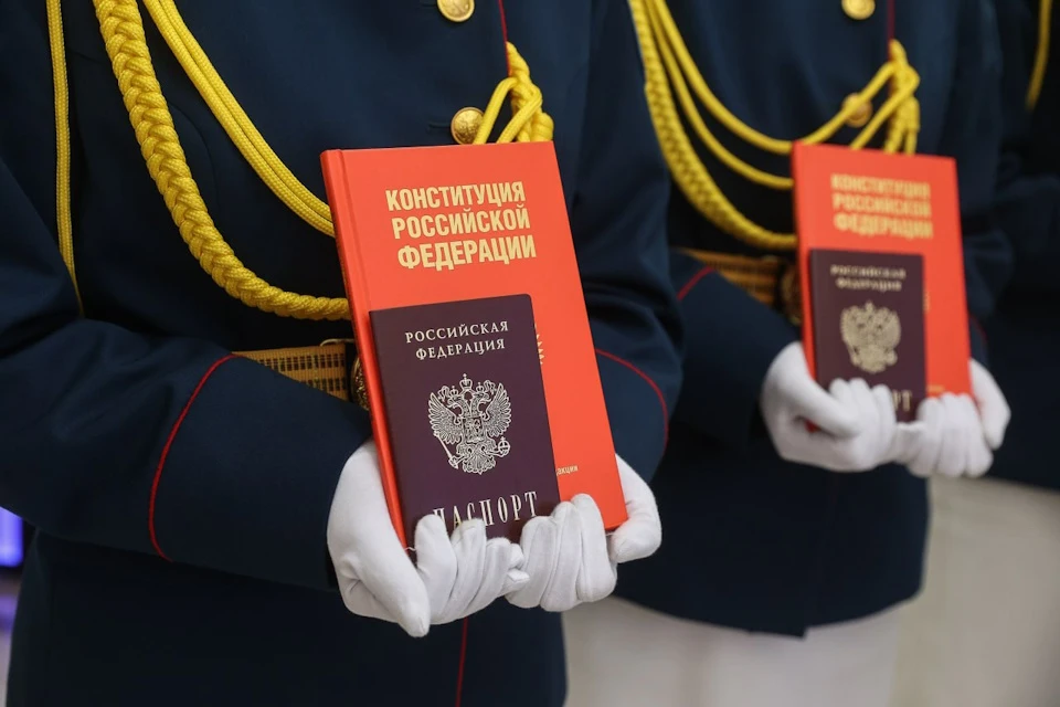 В Совете Федерации вручили паспорта 14-летним жителям Херсонской области Фото: СФ РФ