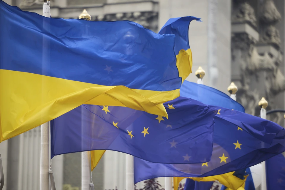 Еврокомиссия рекомендовала начать переговоры о вступлении в Европейский союз с Украиной и Молдавией.