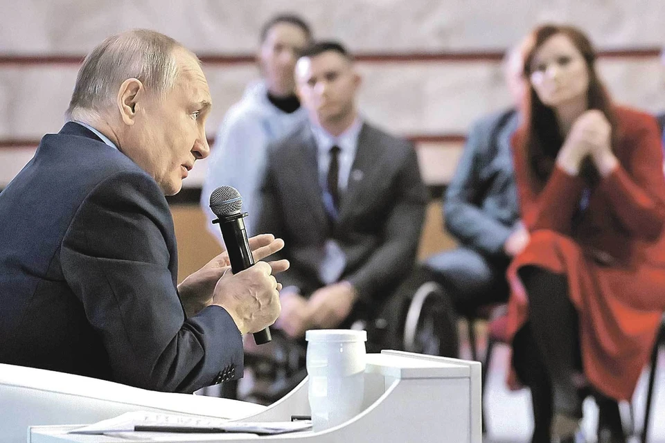 Владимир Путин во время встречи с членами Общественной палаты в Центральном музее Великой Отечественной войны в Москве.