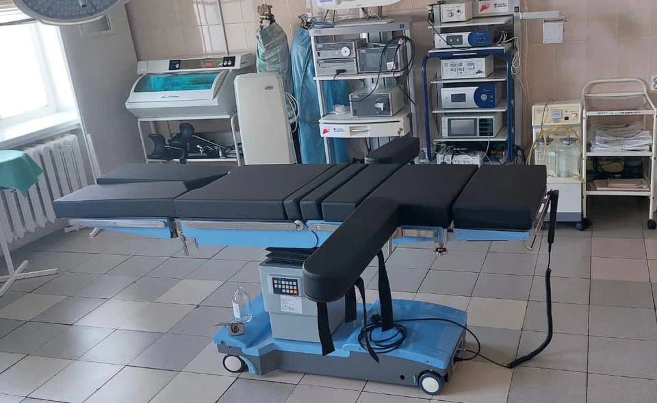 Два операционных стола получила Зиминская городская больница
