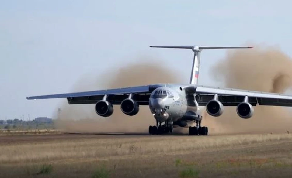 Самолет Ил-76МД-90А впервые выполнил успешные посадку и взлет с грунта. Фото: ОАК
