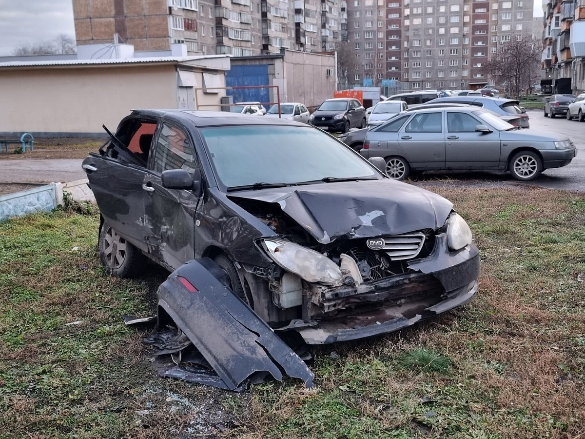 Клянусь больше так не делать»: пьяный водитель протаранил две машины на  глазах у ДПСников - KP.RU