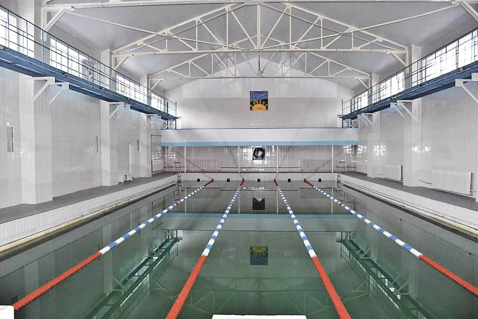 Юным спортсменам стало еще удобнее заниматься в обновленном бассейне. Фото: Единая Россия