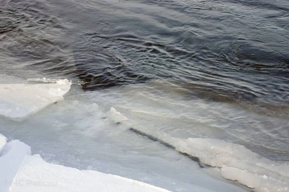 Четверо мужчин погибли на ледовой переправе через реку в Иркутской области