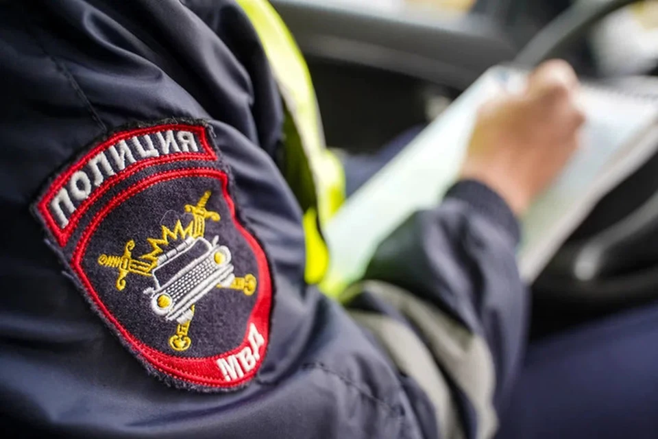 56-летний житель Бердянска хранил обмотанный зип-пакет с наркотиком в своей машине