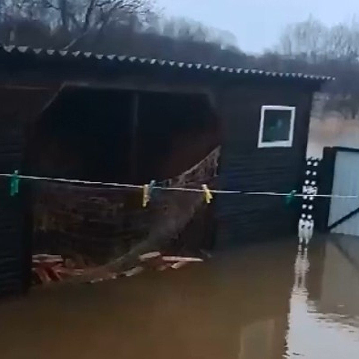 Ноябрьское наводнение: жители Тернея выложили в сеть видео затопленного  поселка - KP.RU