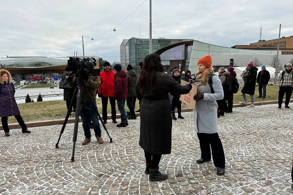 Россияне вышли на массовую акцию протеста из-за закрытия КПП в Финляндии. Фото: t.me/vyborggo