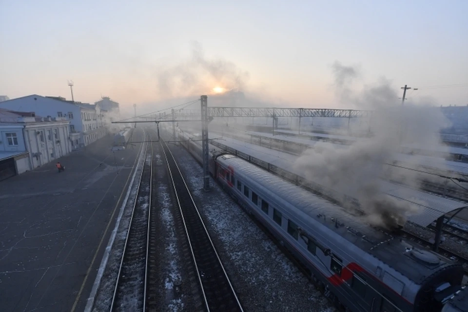 Из-за сильного ветра в Кузбассе задержали шесть поездов.