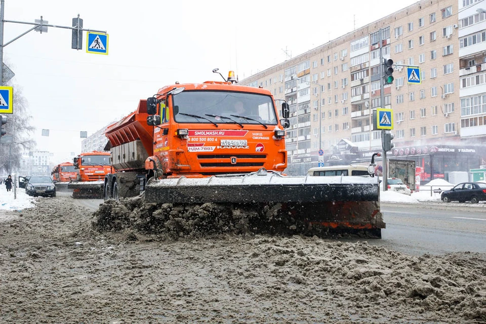 В Самарской области взяли на контроль работы по борьбе с последствиями сильного снегопада.