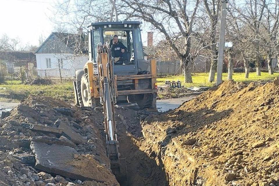 В Новоазовске заменили аварийный участок трубопровода. Фото: Минстрой ДНР
