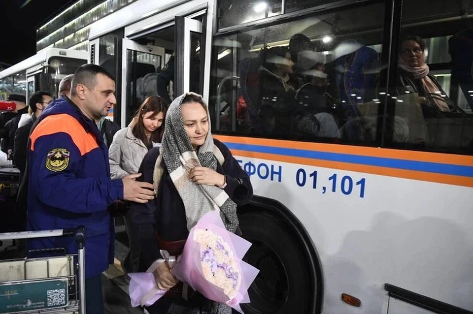 Спецборт МЧС доставил в Москву 103 эвакуированных из Газы россиянина