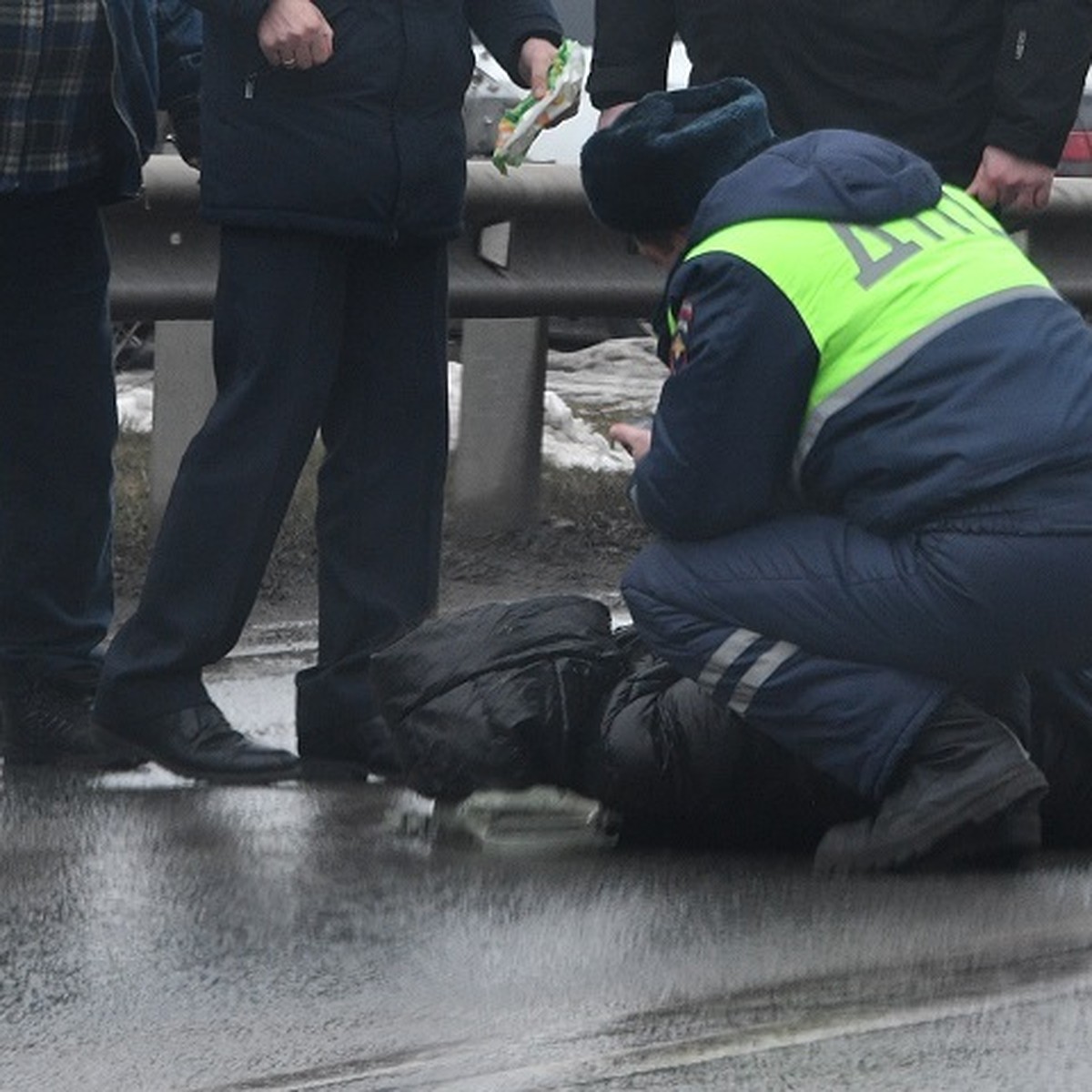 Я вспомнил, что нужно остановить кровотечение»: студент спас жизнь  16-летнему парню, попавшему под машину в ЕАО - KP.RU