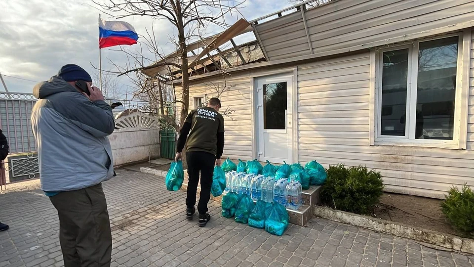 В Херсонской области активисты помогают пострадавшим от урагана ФОТО: Народный фронт