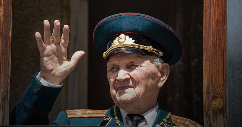 На 103-м году жизни в строй Бессмертного полка встал полковник Павел Васильевич Гладков.