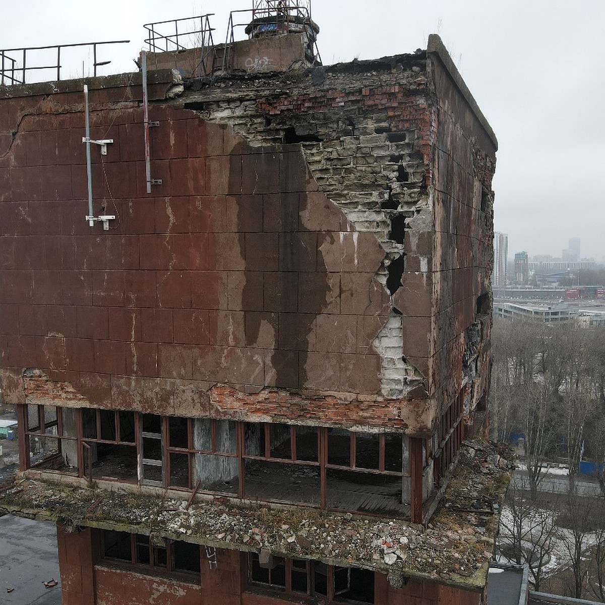 Статус: непонятно. Почему в новых городских кварталах вместо школ и  детсадов до сих пор руины заброшенных предприятий - KP.RU