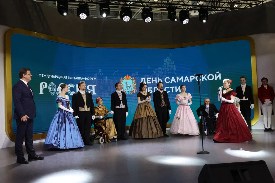 В программе мастер-класса на площадке ВДНХ представили полонез и вальс, марш и полька, а также показательный танец. Фото: Светлана Осьмачкина