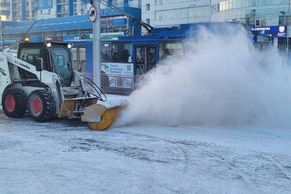 С улиц Иркутска за сутки вывезли более 250 тонн снега