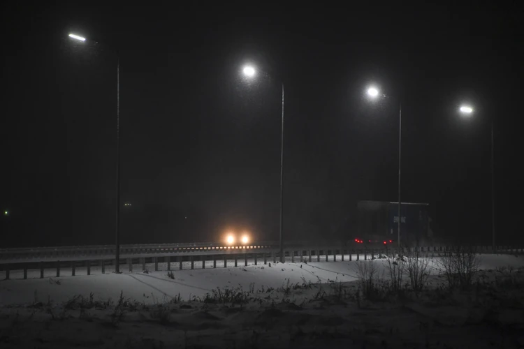 Ослепила встречка: на Камчатке водитель на скорости сбил военнослужащих-срочников