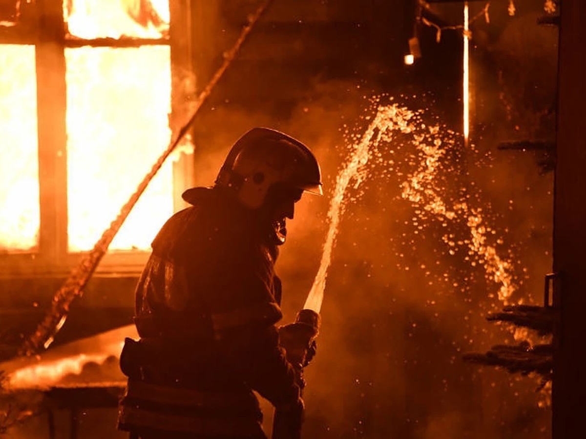 Дети оказались заперты в горящей квартире на юго-востоке Москвы - KP.RU