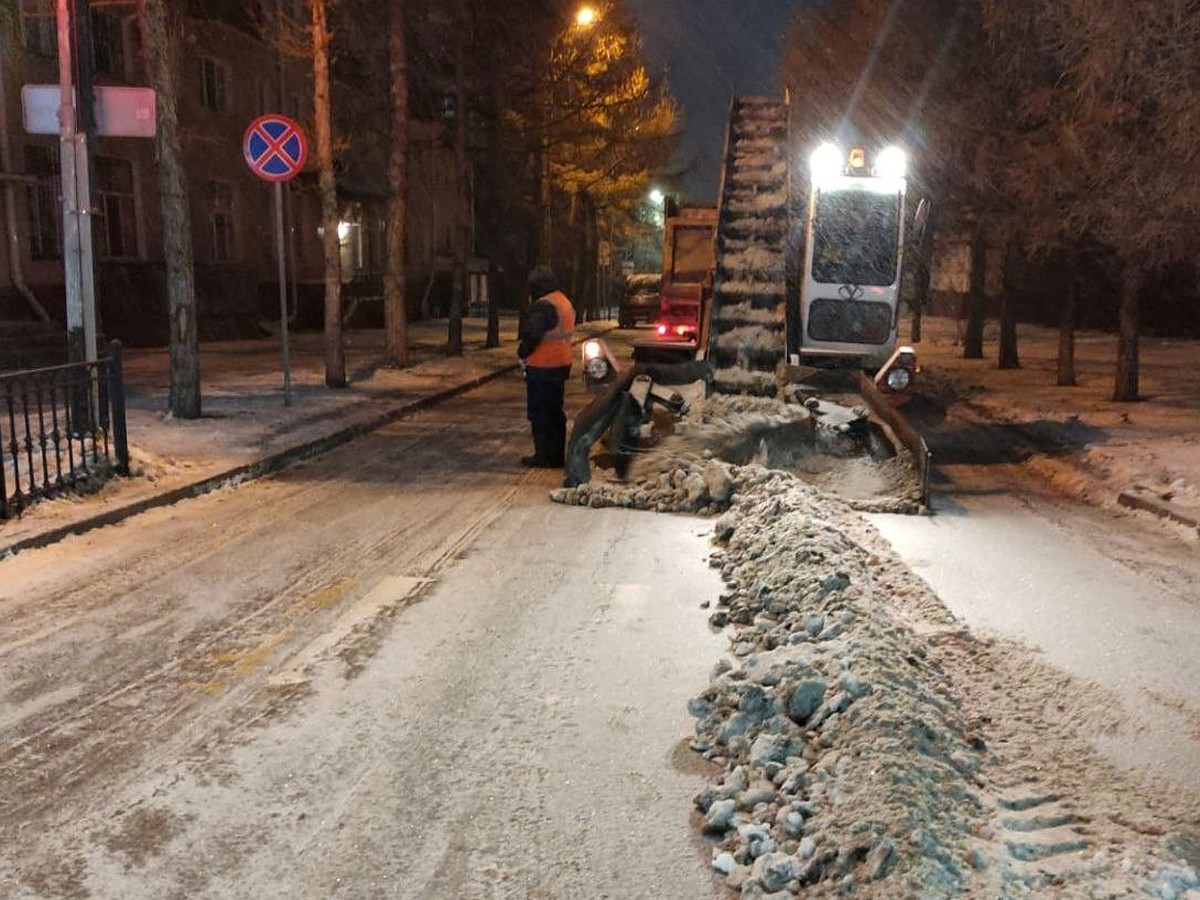 В Омске не хватает работников для своевременной расчистки дорог от снега -  KP.RU