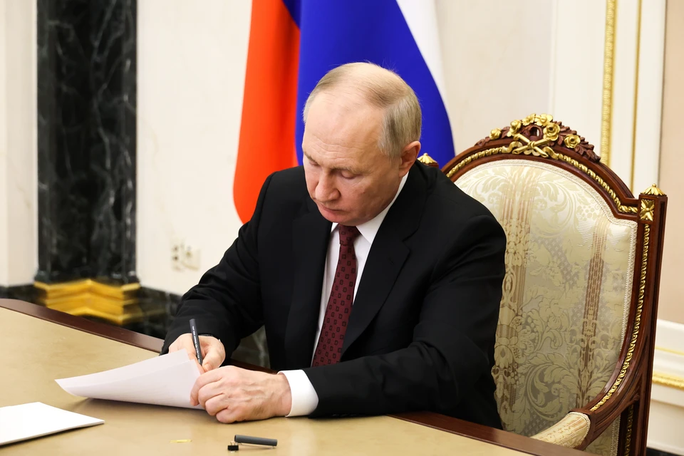 Президент России Владимир Путин подписал Указ о награждении оренбуржцев государственными наградами