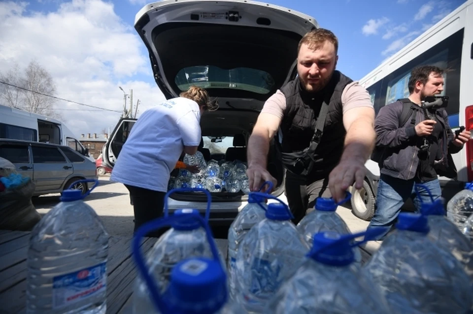 Жителям города, находящимся в затруднительном положении, организован подвоз воды