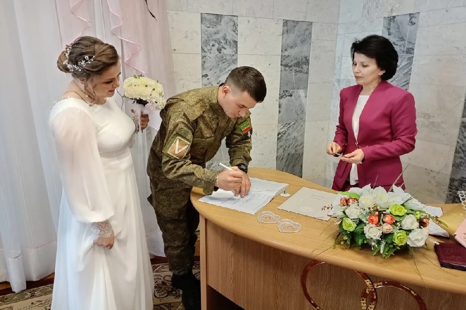 О бракосочетании новой пары сообщили в администрации муниципалитета. Фото: vk.com/official_buinsk