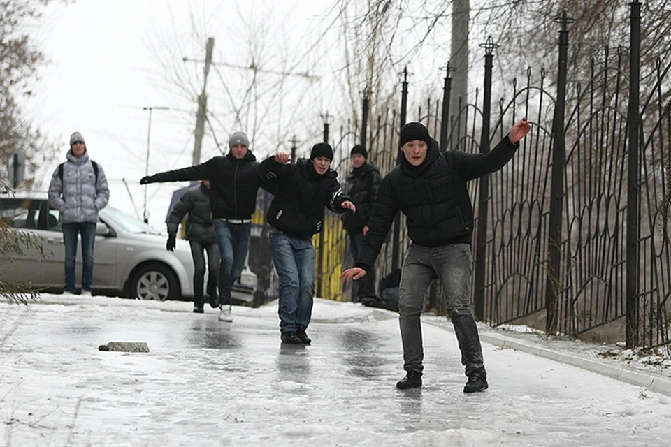 Во время непогоды жителей просят быть внимательными и осторожными