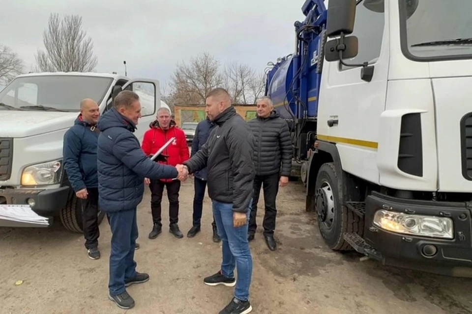 Две единицы спецтехники прибыли в город из Пензенской области. ФОТО: администрация Токмакского района