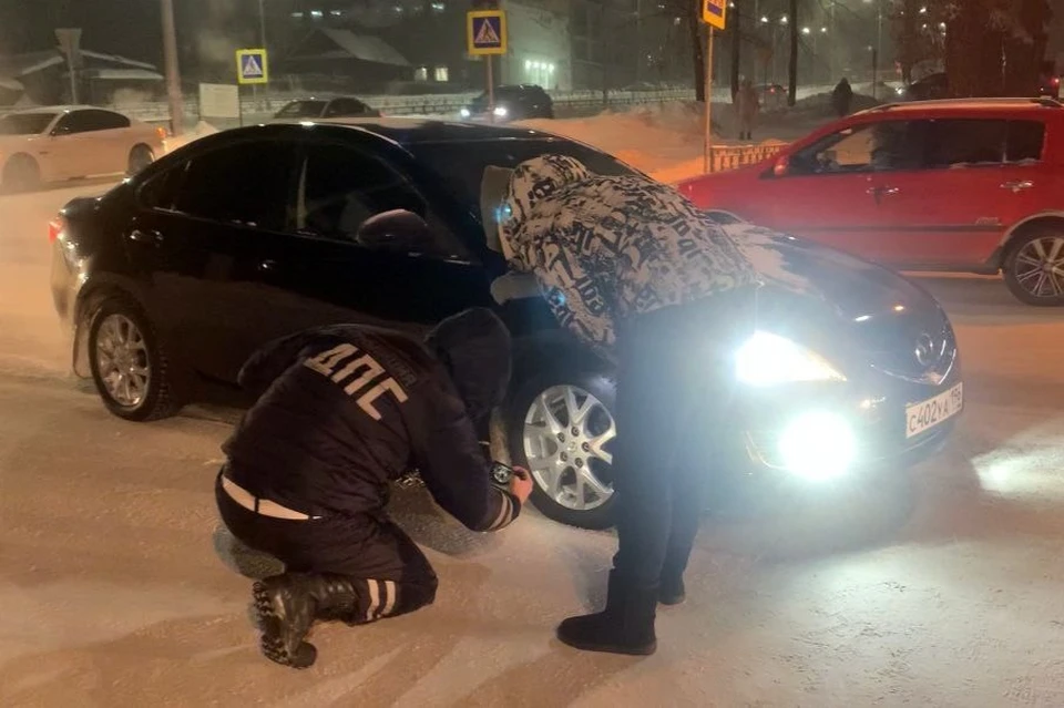 23-летний водитель легковушки при повороте налево на перекрёстке сбил 43-летнюю женщину. Фото: ГИБДД Свердловской области