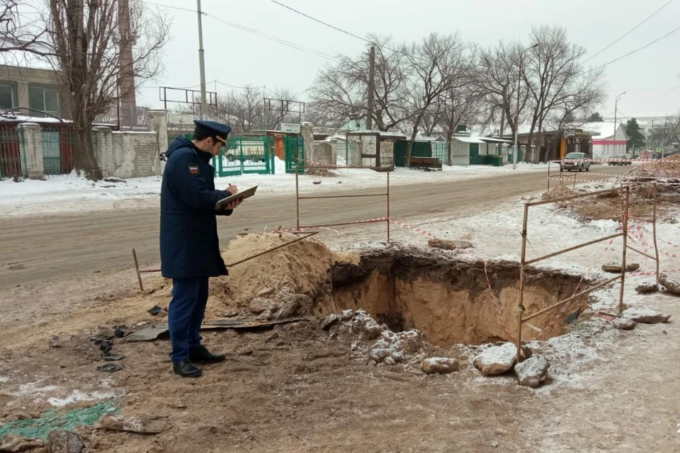 Прокуратура проверит ДТП с упавшим в коммунальный раскоп «Фордом» в Липецке